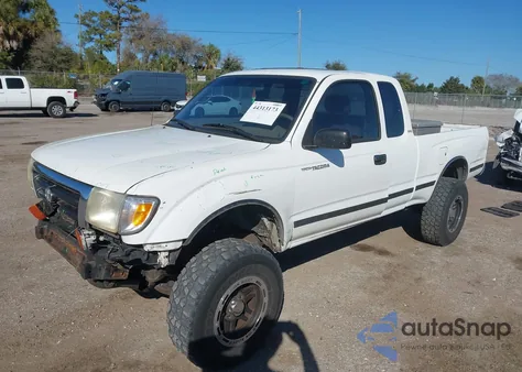 1999 Toyota Tacoma z USA, uszkodzony, nr VIN 4TAWN72N1XZ415875